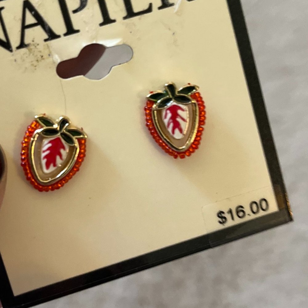 Beaded *Strawberry Studs* | NWT || Dainty Cottage Core Strawberry Earrings || - Picture 5 of 6